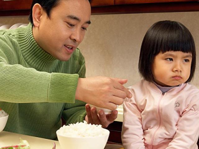 Chiều chuộng, muốn gì cho nấy làm trẻ nẩy sinh tâm lý được một đòi hai (Ảnh: Eva)